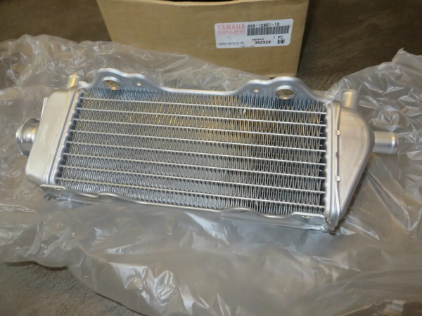 Yamaha Kühler rechts YZ250 (1996-2001) WR250 Z (97-98) Radiator RH 4SR-12461-10 Original NEU 4SR-12461-10 Original Ersatzteil